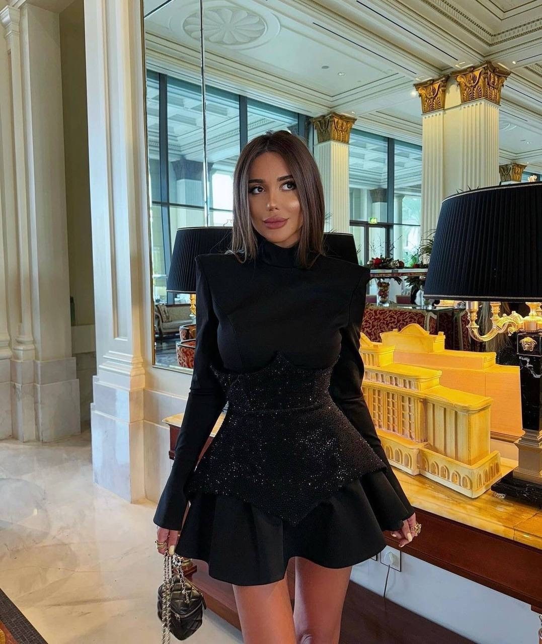 платье с длинным рукавом черное,платье стильное,платье с высоким воротником,модные стили,платье с длинными рукавами