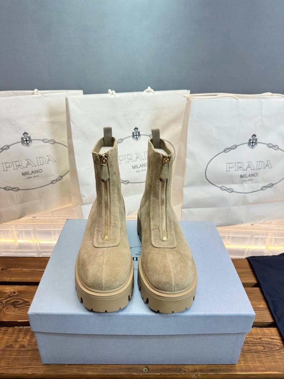 ,женские ботинки,ботинки,женские ботильоны prada,замшевые ботинки