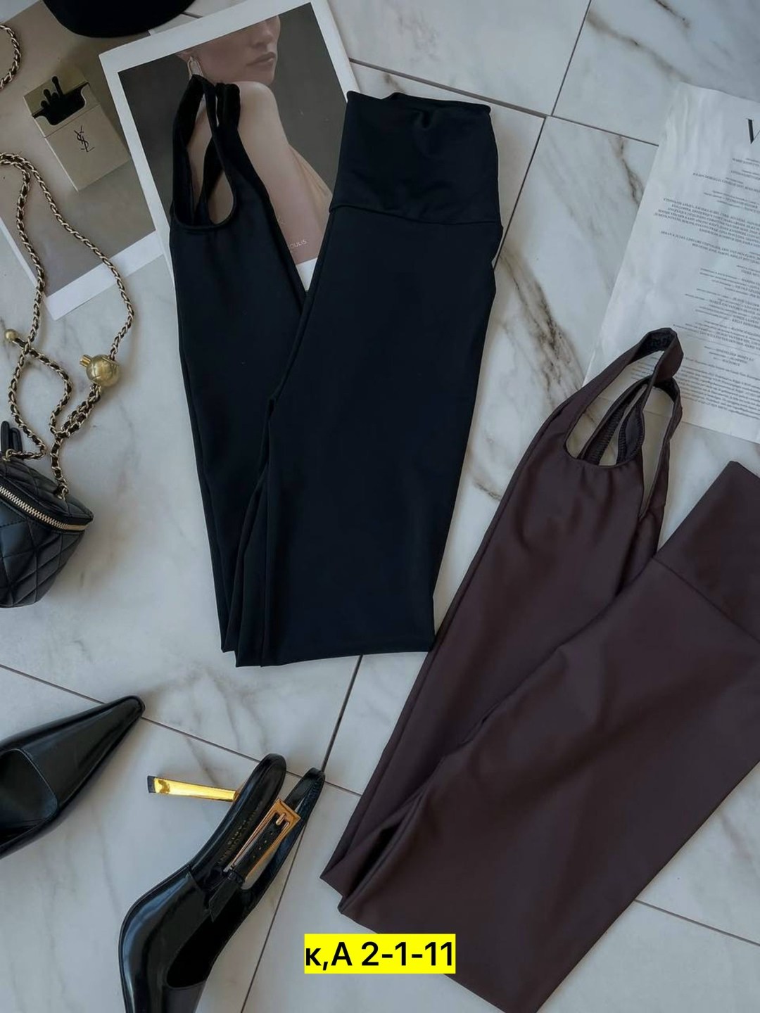 бежевые спортивные леггинсы в рубчик для женщин,бежевые трикотажные леггинсы в рубчик,белые легинсы,легинсы в рубчик,трикотажные легинсы