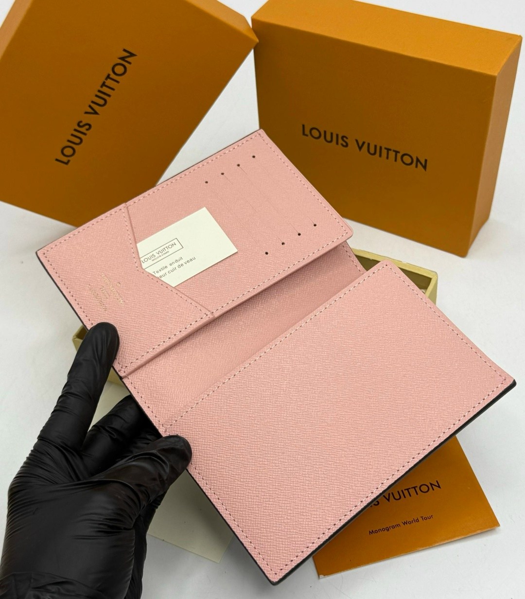 обложка на паспорт louis vuitton,женская обложка на паспорт louis vuitton,кошелек louis vuitton,обложка для документов louis vuitton,louis vuitton wallet & passport cover holder vivienne holiday holly