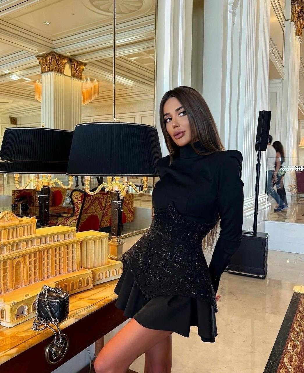 платье с длинным рукавом черное,платье стильное,платье с высоким воротником,модные стили,платье с длинными рукавами