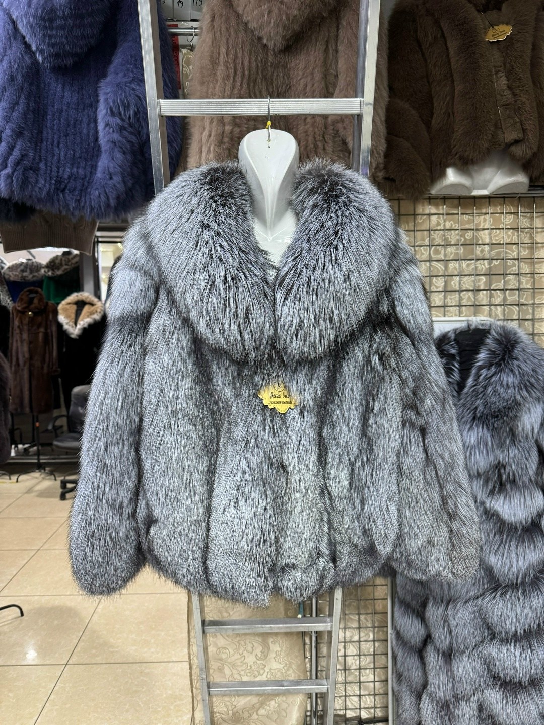 женская шуба из натурального меха чернобурки,зимняя женская шуба из натурального меха чернобурки,шуба из чернобурки,шуба из натурального меха чернобурки,шуба натуральная из чернобурки borus