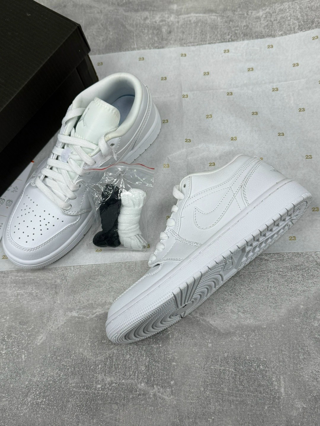 кроссовки nike air jordan 1 low 'concord',кроссовки nike air jordan 1 low лакированные,кроссовки nike air jordan 1 low,nike air jordan 1 low,кроссовки унисекс