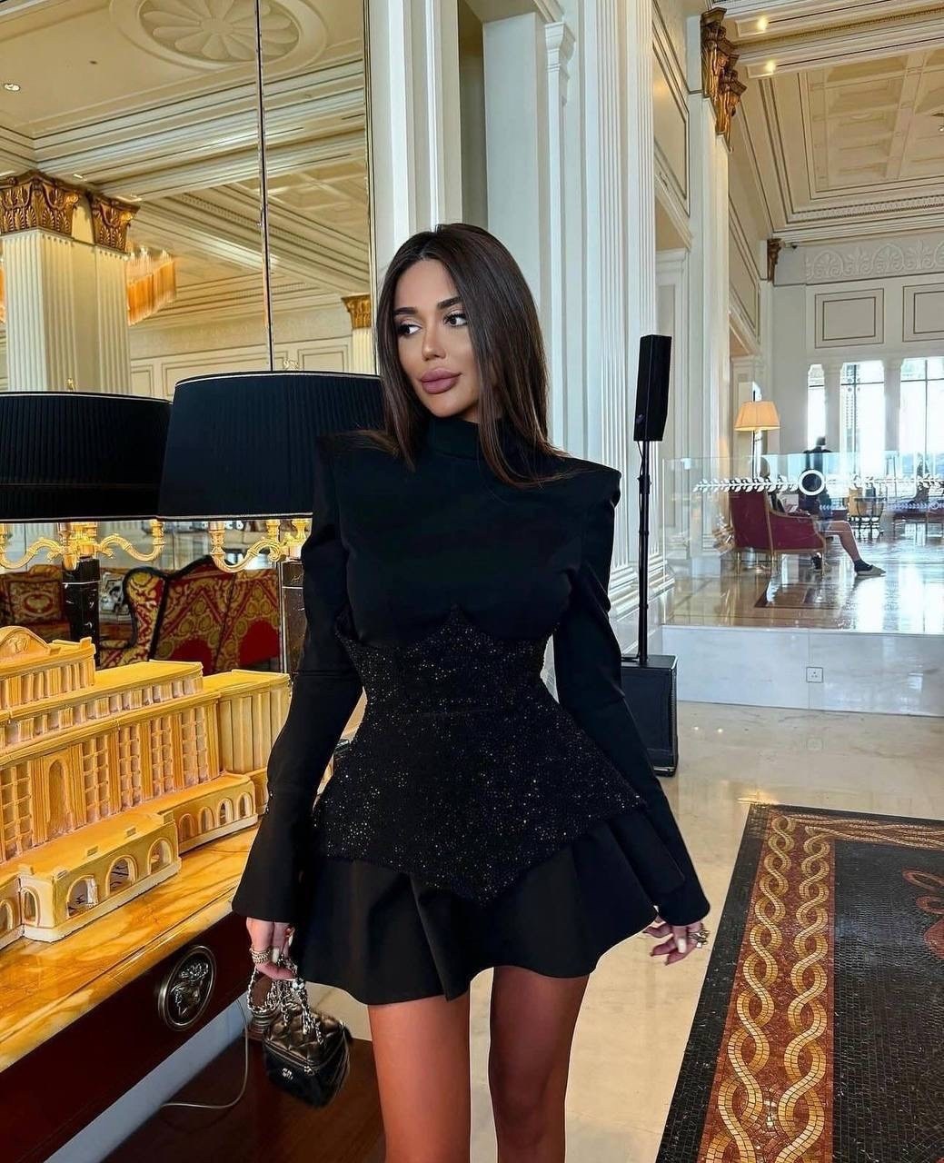 платье с длинным рукавом черное,платье стильное,платье с высоким воротником,модные стили,платье с длинными рукавами