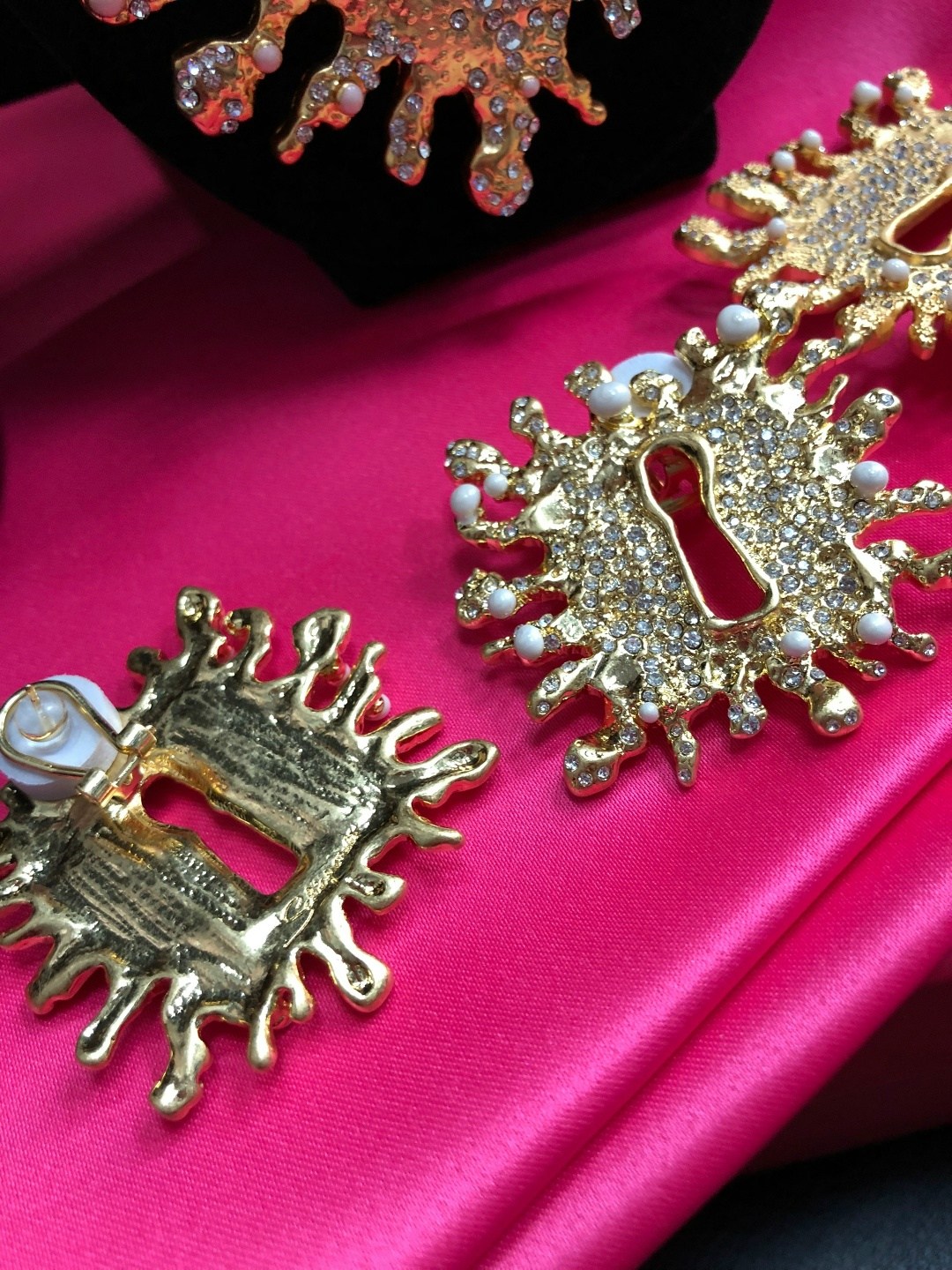 серьги в образе schiaparelli размер 5 см,брендовые серьги,ювелирные украшения,ювелирное изделие,брошь винтажная