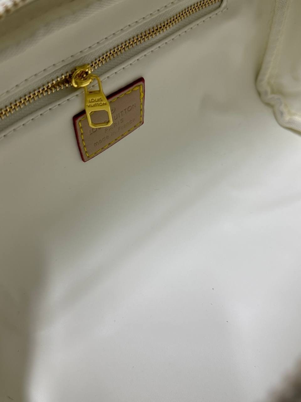 косметичка louis vuitton,походная косметичка луи виттон,луи виттон косметичка,большая косметичка от луи виттон,косметичка луи витон