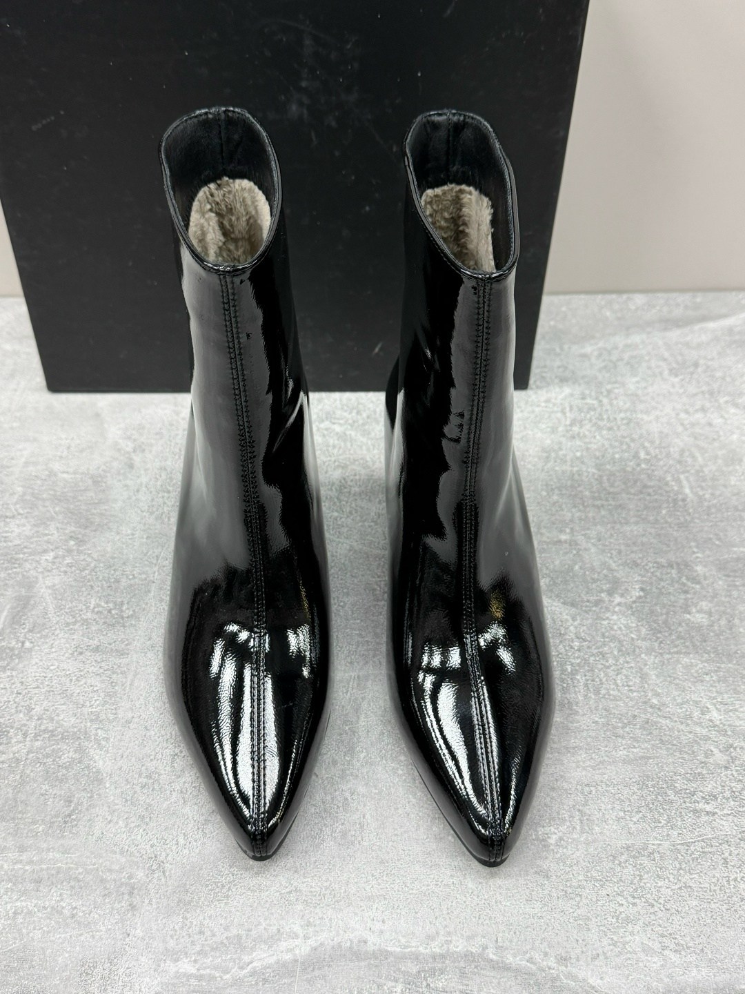 ботильоны женские,женские ботильоны с острым носком,модные ботильоны,женские ботильоны с острым носком на тонком высоком каблуке,женские ботильоны из лакированной кожи