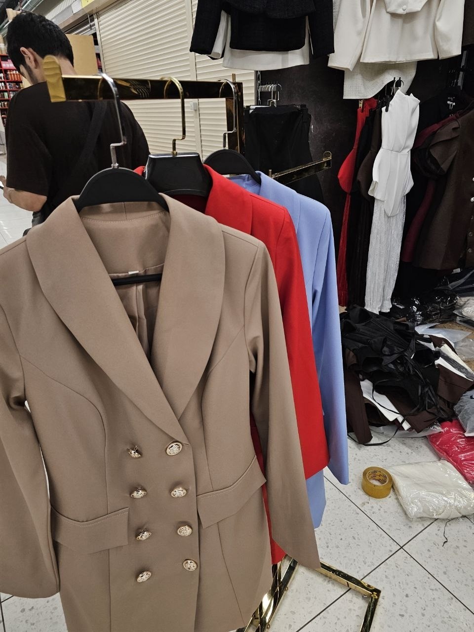 женский двубортный блейзер на пуговицах,женский двубортный блейзер,женский двубортный пиджак,двубортный блейзер,платье-пиджак