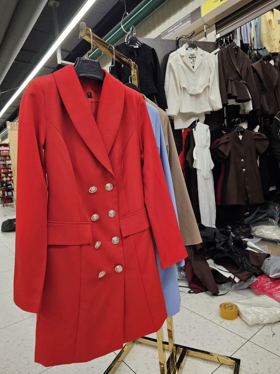 женский двубортный блейзер на пуговицах,женский двубортный блейзер,женский двубортный пиджак,двубортный блейзер,платье-пиджак