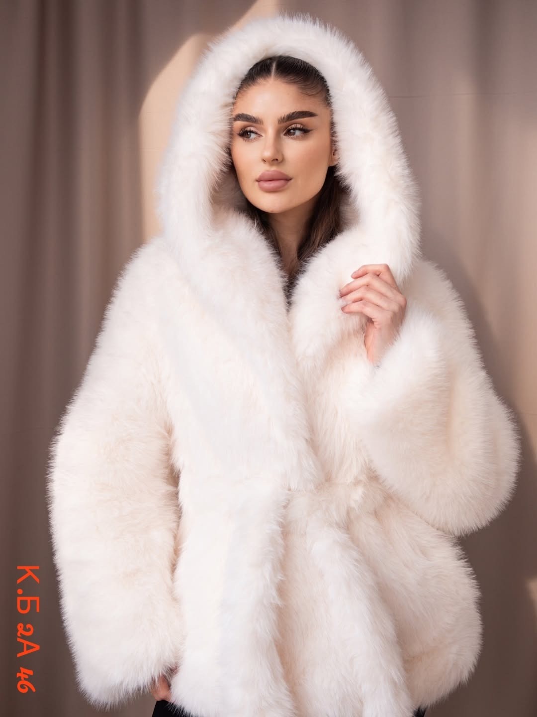 женская шуба из натурального лисьего меха,шуба белая,шуба из белой лисы,белая норковая шуба,шубка