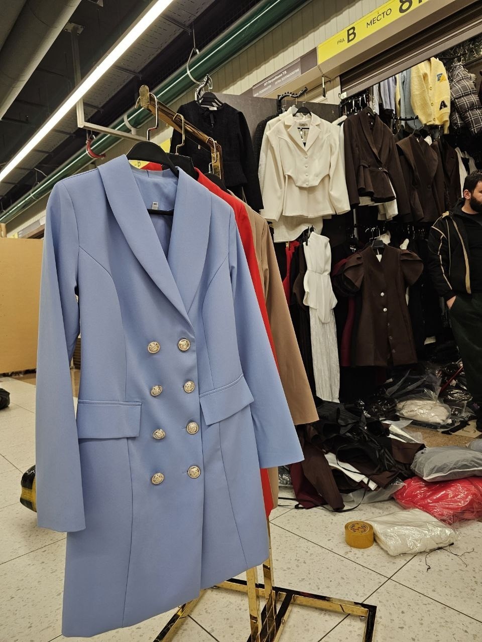 женский двубортный блейзер на пуговицах,женский двубортный блейзер,женский двубортный пиджак,двубортный блейзер,платье-пиджак