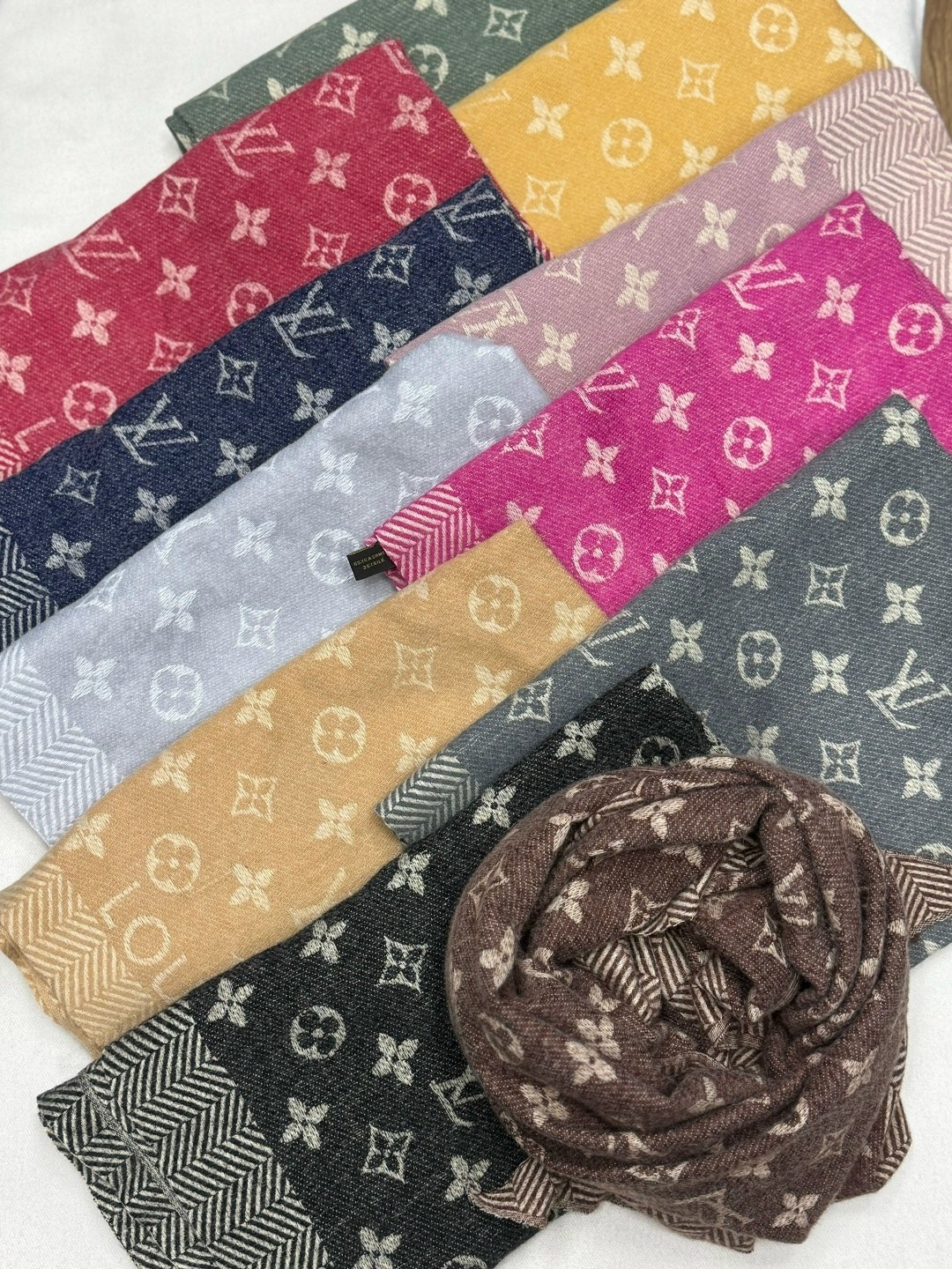 розовый платок луи виттон,платок луи виттон,шарф луи виттон,палантин женские,платок луи витон