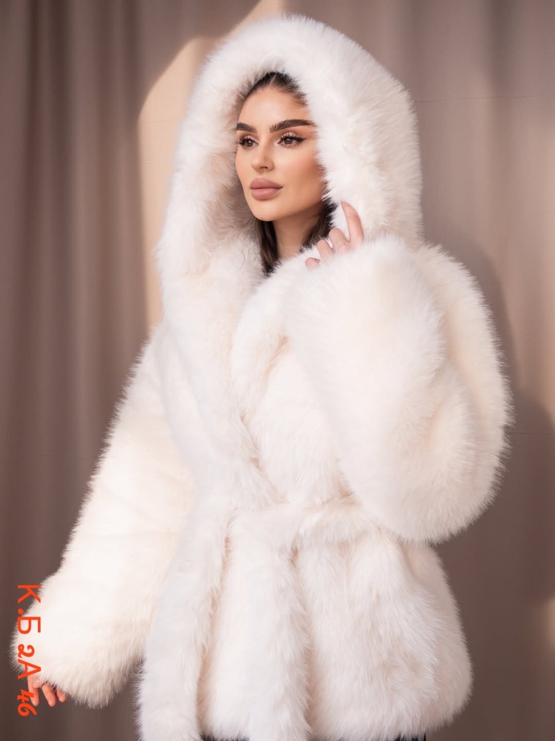 женская шуба из натурального лисьего меха,шуба белая,шуба из белой лисы,белая норковая шуба,шубка