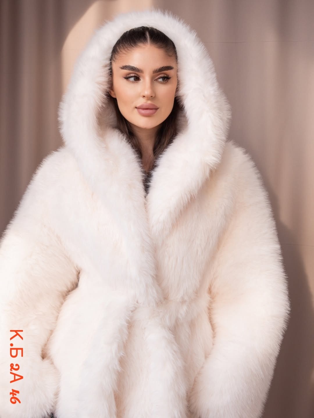 женская шуба из натурального лисьего меха,шуба белая,шуба из белой лисы,белая норковая шуба,шубка