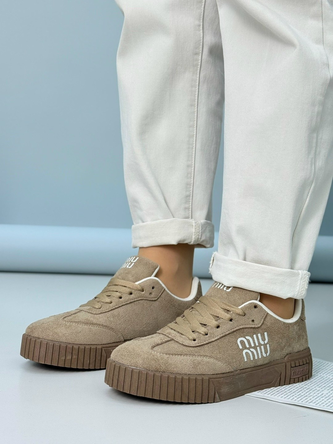 ,адидас кеды женские бежевые замшевые,кроссовки замш,бежевые кроссовки,кроссовки женские на платформе бежевые