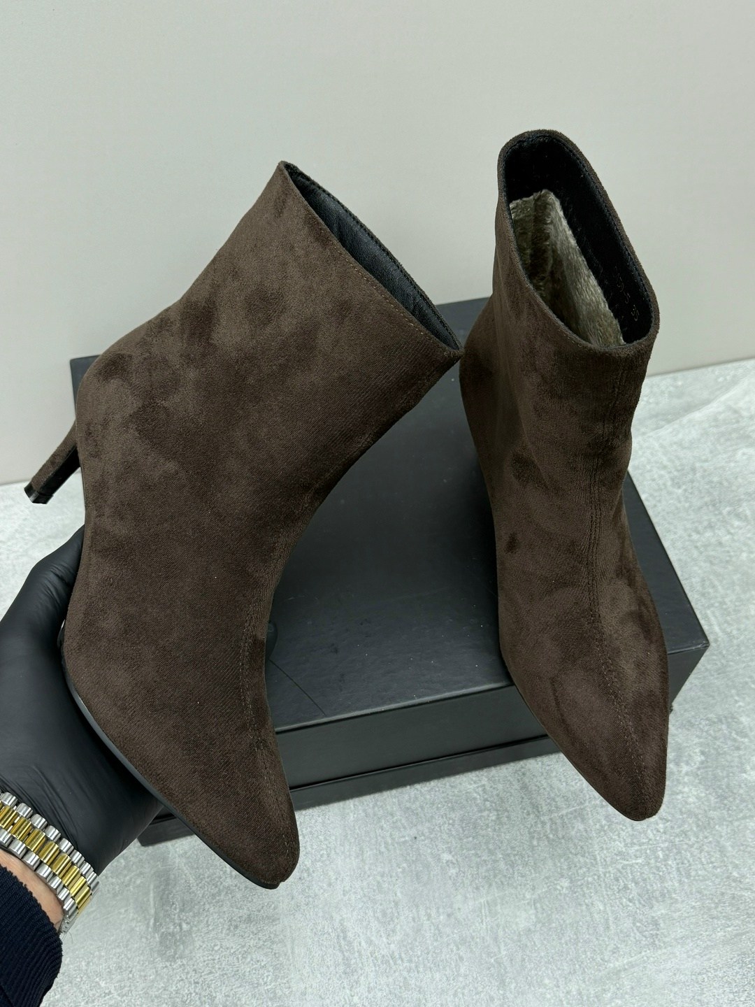 ботильоны женские,женские ботильоны с острым носком,модные ботильоны,женские ботильоны с острым носком на тонком высоком каблуке,женские ботильоны из лакированной кожи