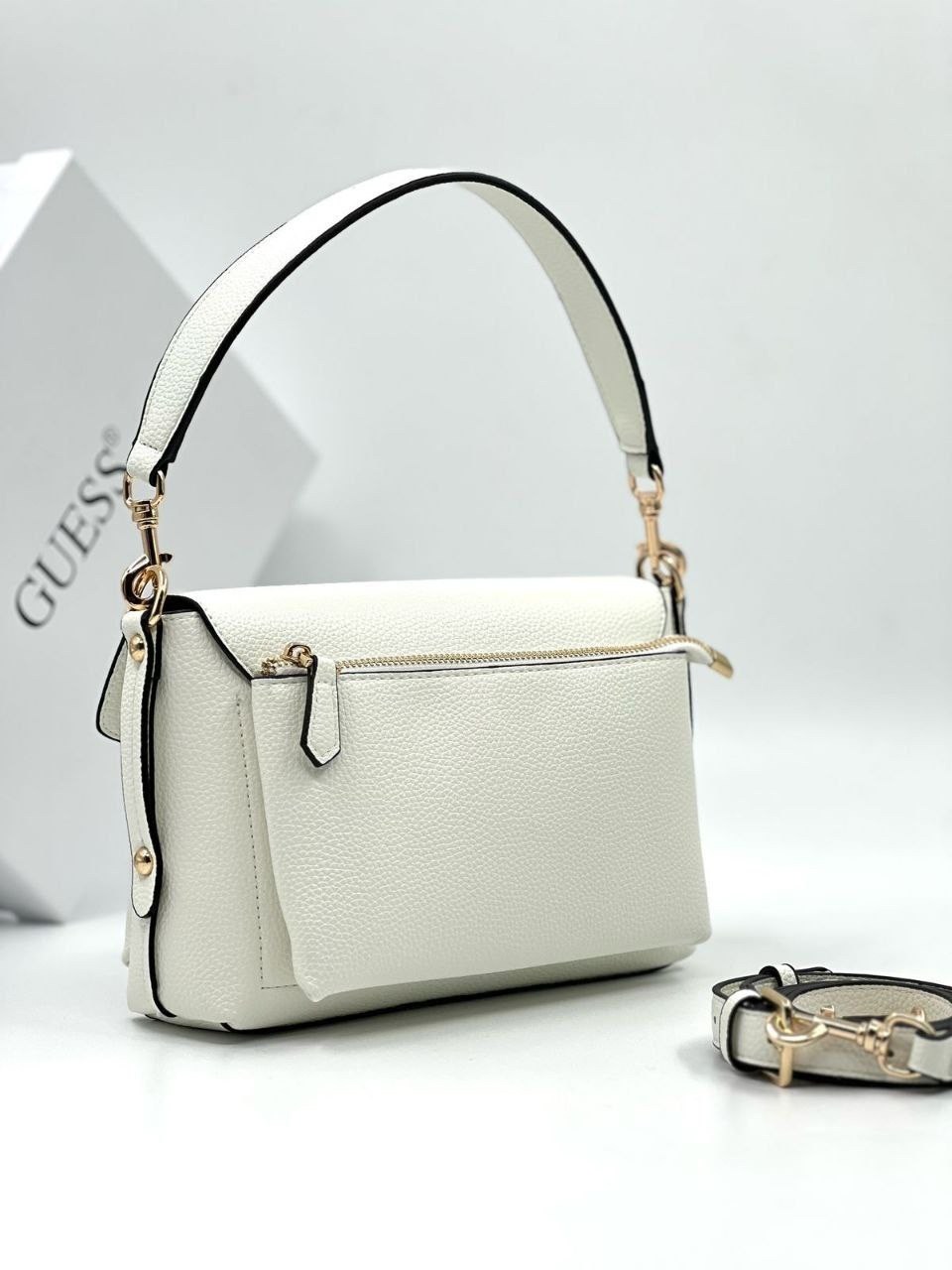 cумка guess,сумка женская guess,белая сумка guess,сумка на плечо guess,сумка через плечо guess