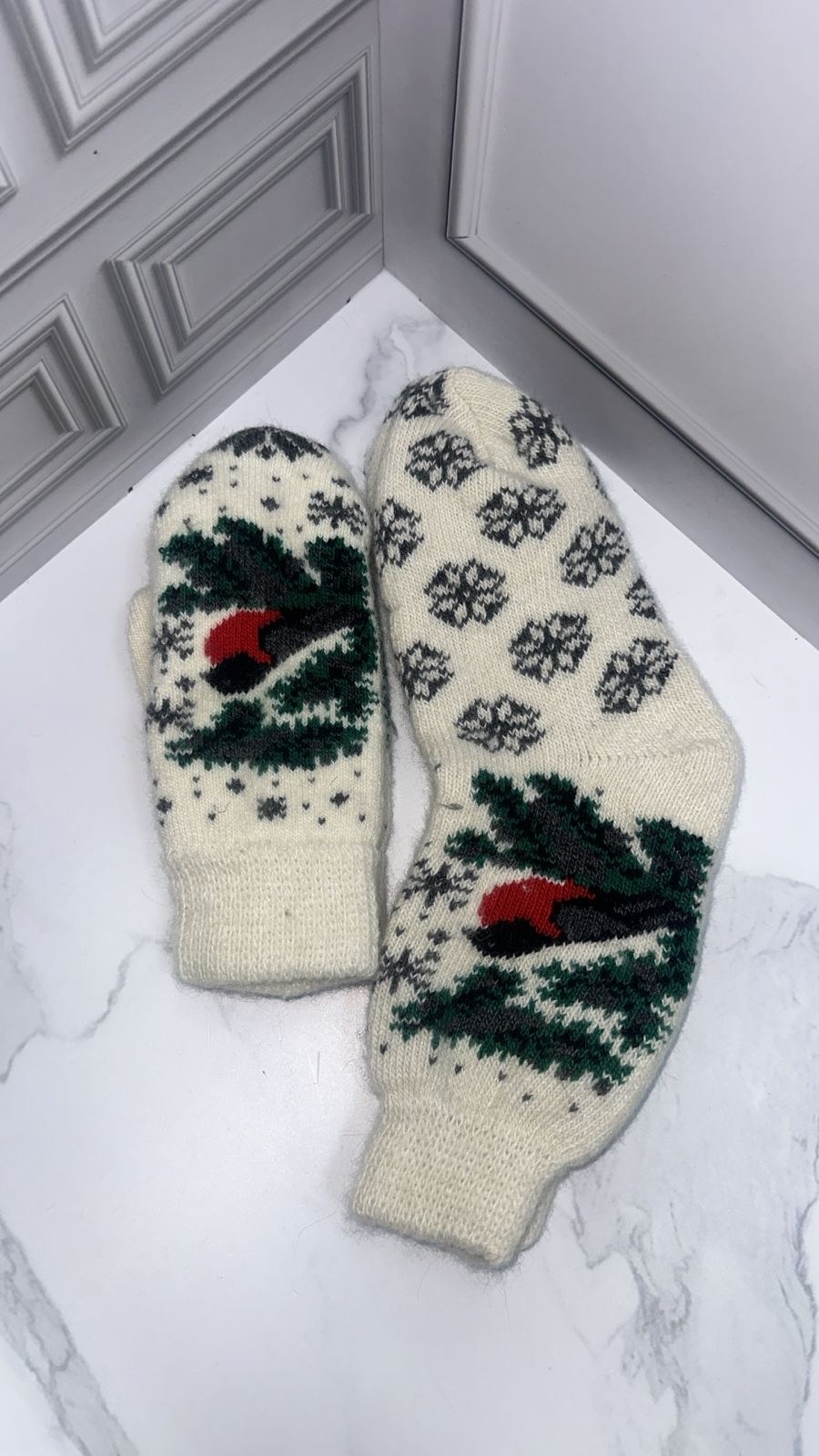 варежки "мир шерсти" теплые шерстяные снегири,варежки теплые шерстяные со снегирями s.s&r,женские шерстяные варежки со снегирями,варежки шерстяные с принтом "снегири",женские шерстяные варежки