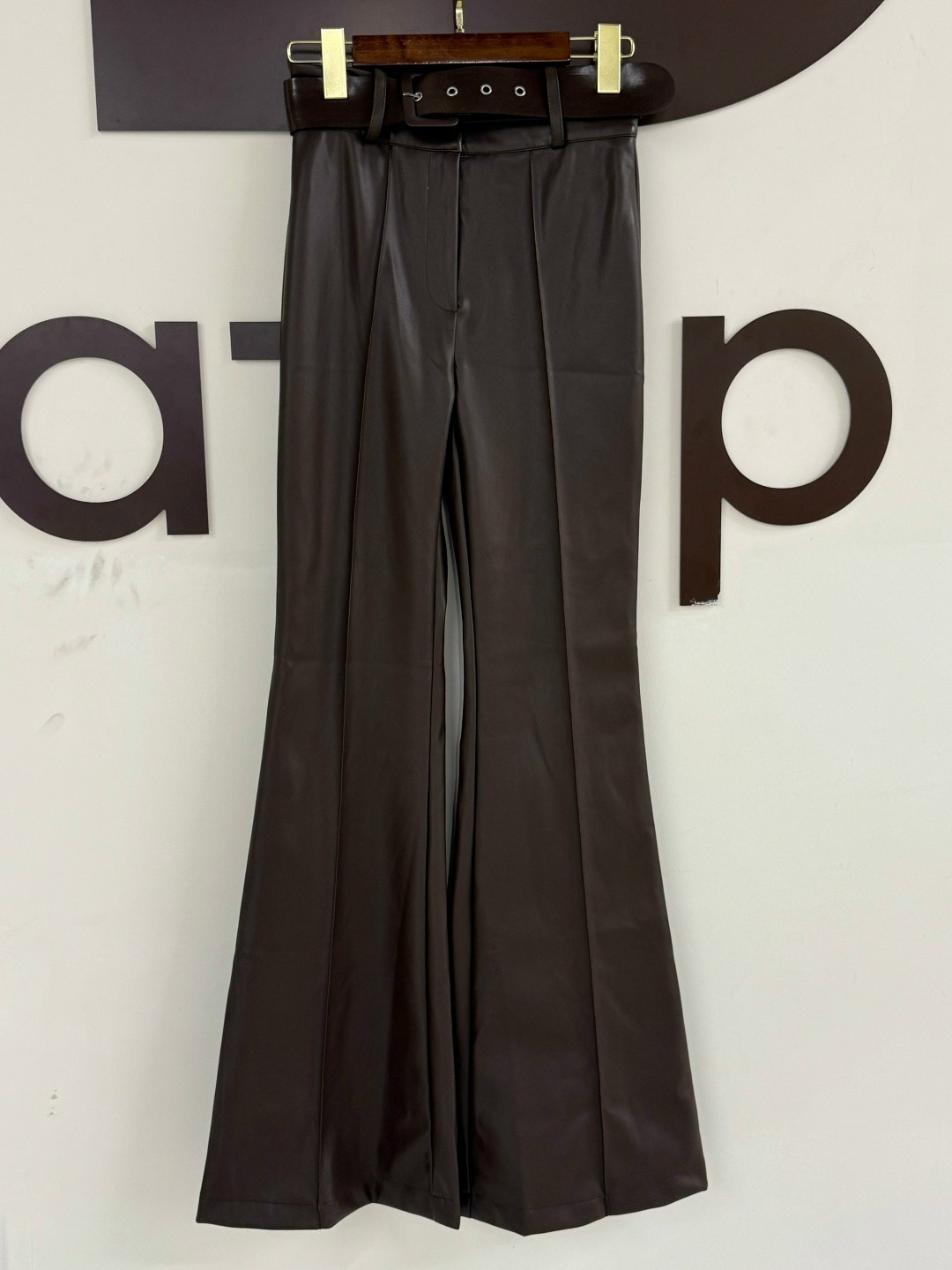 винтажные коричневые брюки-клеш из искусственной кожи,женские брюки-клеш из искусственной кожи коричневые,женские брюки-клеш из искусственной кожи y2k,брюки женские кожаные,брюки-клеш из искусственной
