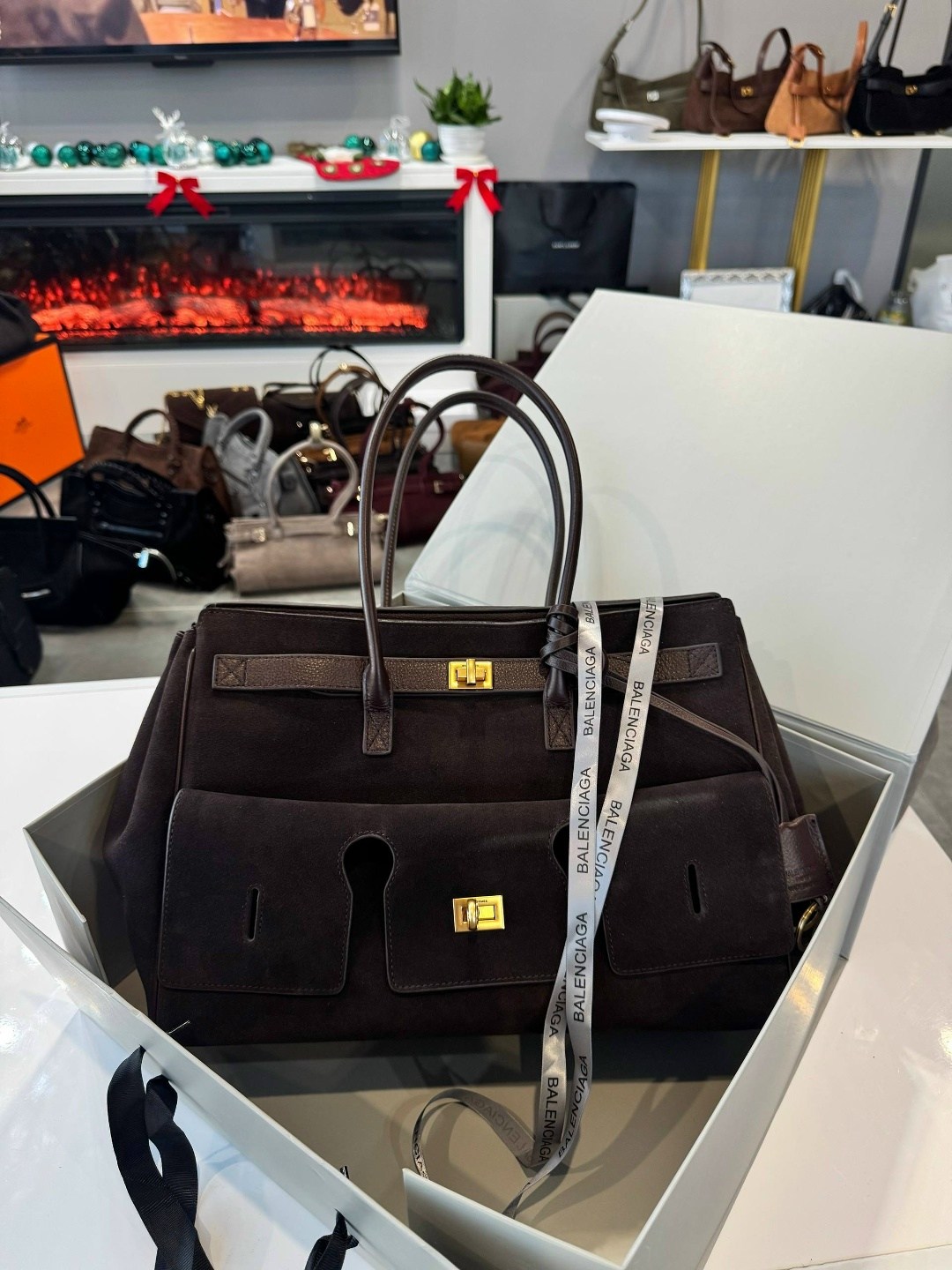 сумка fendi peekaboo замшевая,сумка женская,сумка,сумки женские модные,замшевая сумка в стиле hermes birkin