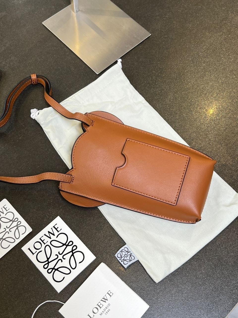 сумка слоник,кожаная сумка через плечо elephant pocket loewe,loewe сумка elephant,loewe elephant bag,loewe сумка на плечо