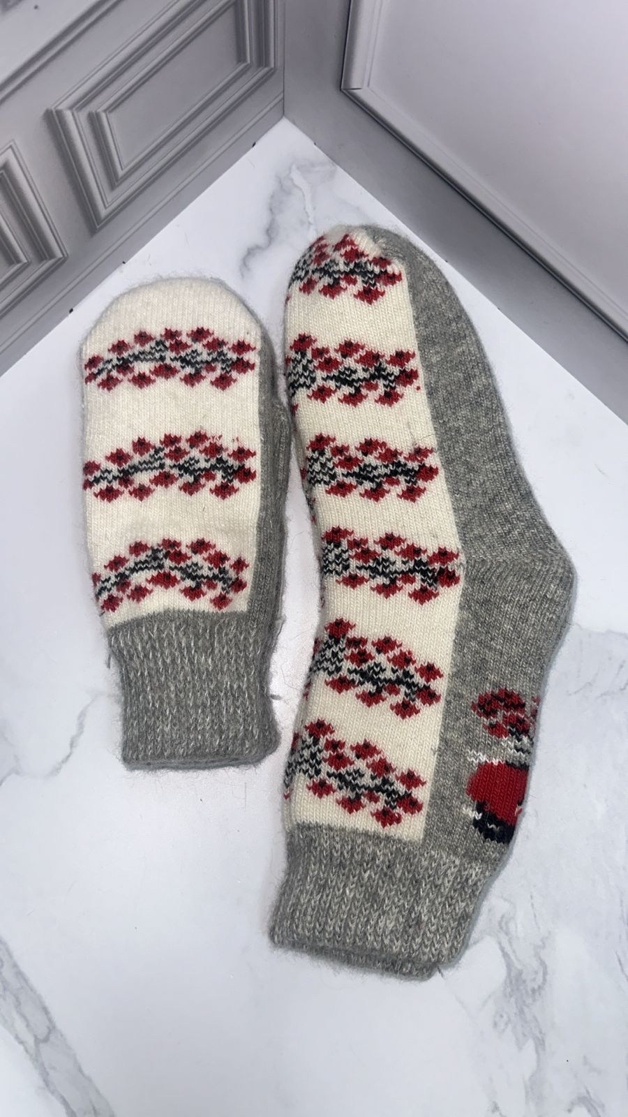 варежки "мир шерсти" теплые шерстяные снегири,варежки теплые шерстяные со снегирями s.s&r,женские шерстяные варежки со снегирями,варежки шерстяные с принтом "снегири",женские шерстяные варежки