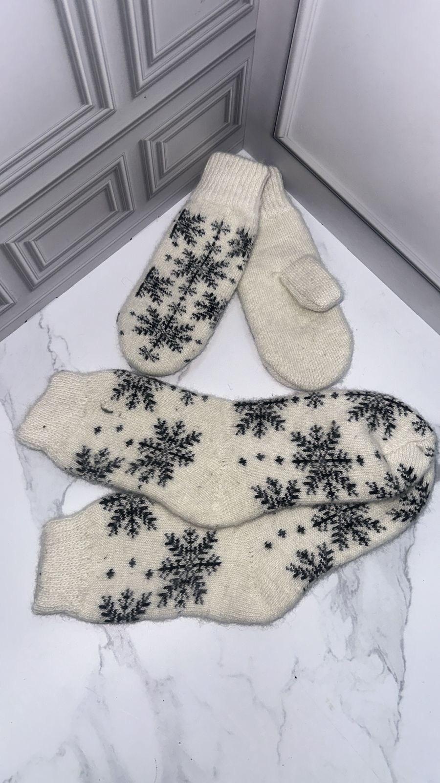 варежки "мир шерсти" теплые шерстяные снегири,варежки теплые шерстяные со снегирями s.s&r,женские шерстяные варежки со снегирями,варежки шерстяные с принтом "снегири",женские шерстяные варежки