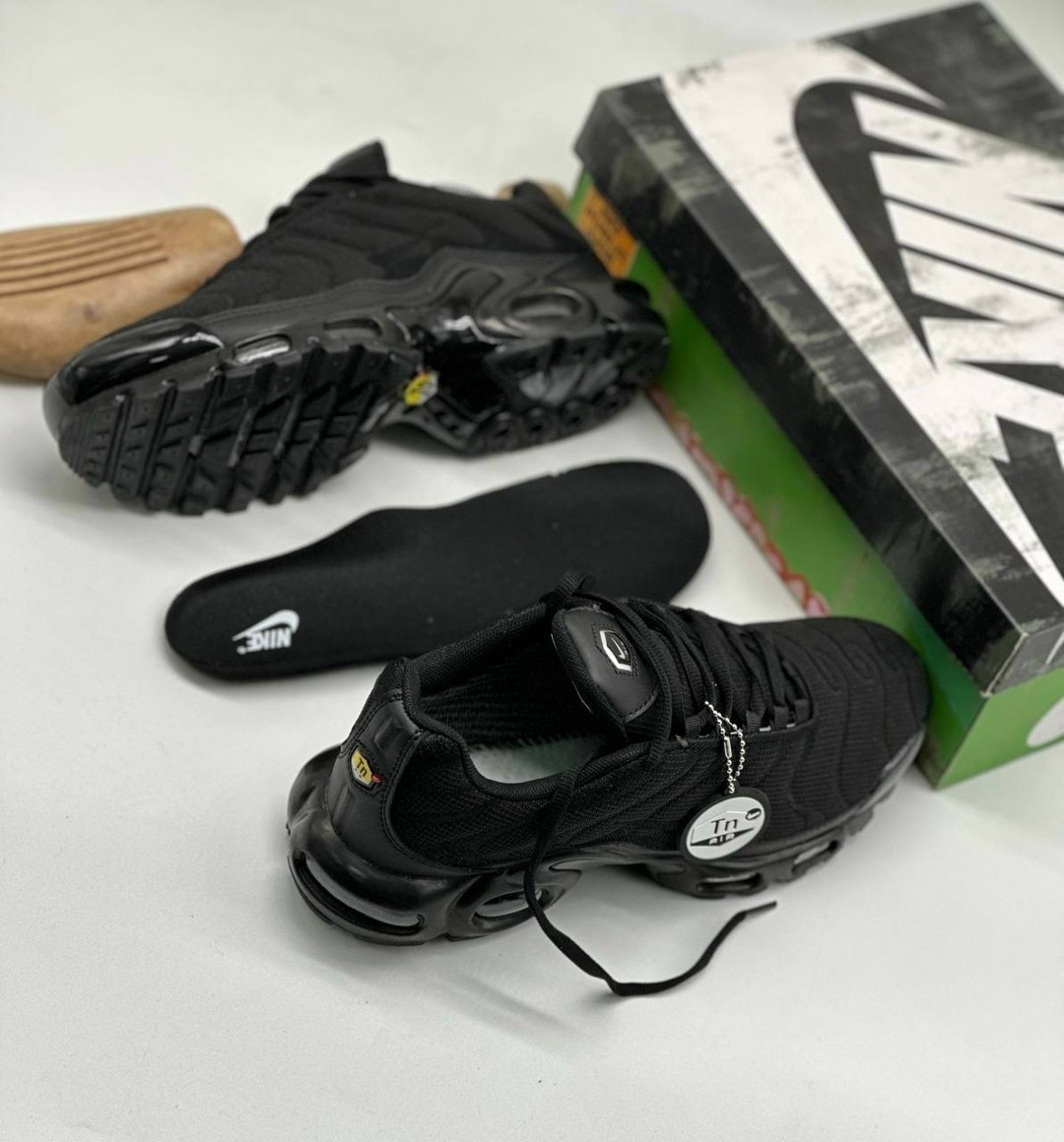кроссовки nike air max plus tn,nike air max plus tn black,кроссовки nike air max plus tn nike,nike air max tn plus,мужские кроссовки nike air max tn plus