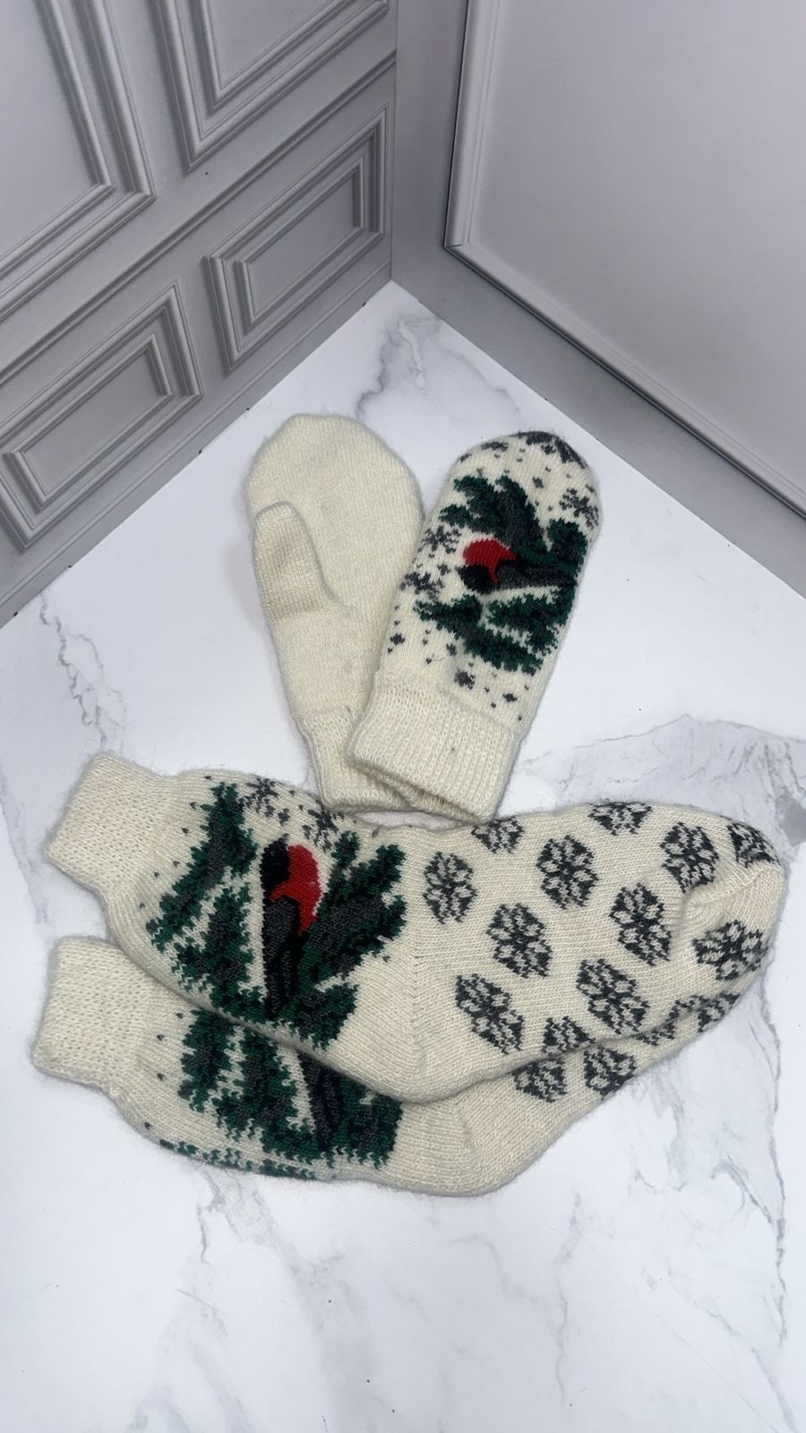 варежки "мир шерсти" теплые шерстяные снегири,варежки теплые шерстяные со снегирями s.s&r,женские шерстяные варежки со снегирями,варежки шерстяные с принтом "снегири",женские шерстяные варежки