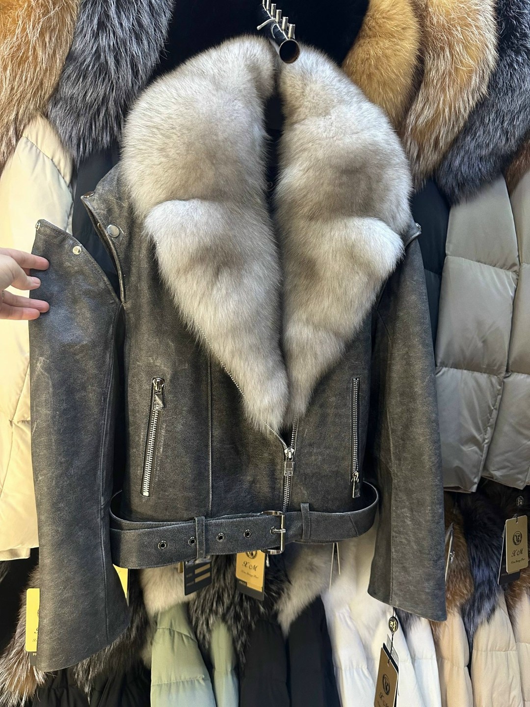 куртка с натуральным мехом женская,куртка кожаная с мехом,куртка с мехом,куртка натуральная кожа мех чернобурка,кожаная куртка с мехом песца