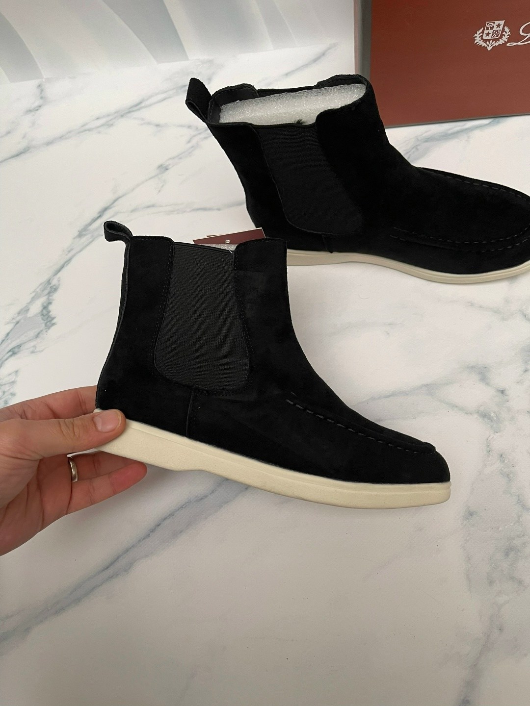 ,loro piana ботинки,замшевые ботинки,ботинки зимние из натуральной замши,замшевые ботинки челси