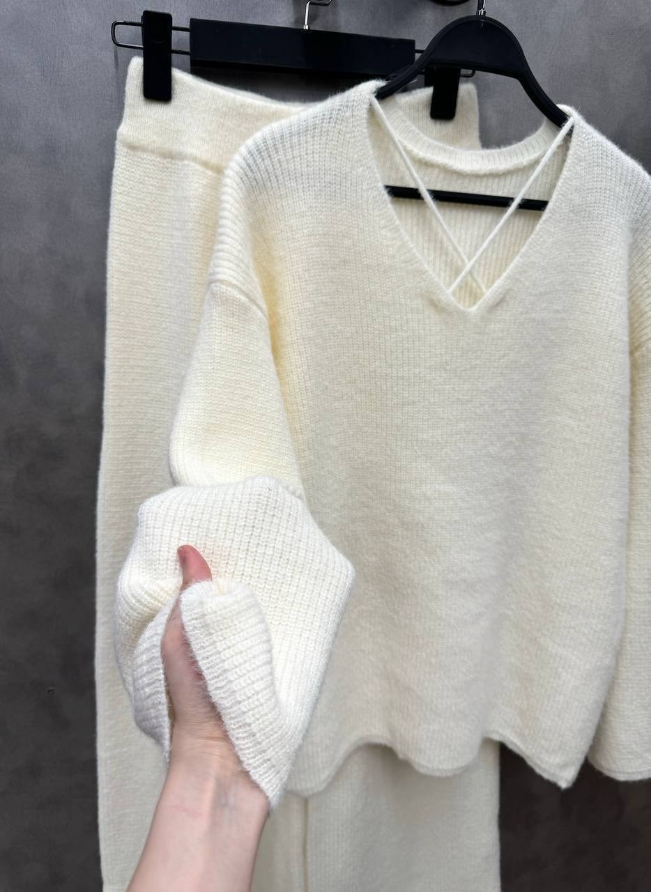 трикотажный костюм,трикотажный костюм женский,женский свитер с v-образным вырезом,костюм классический,вязаные свитера