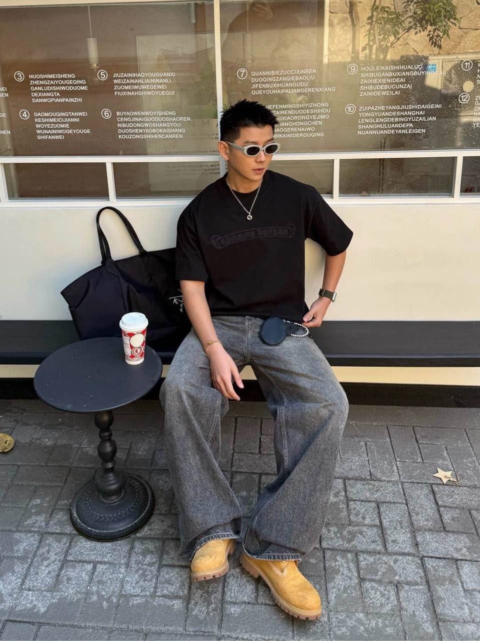 черная оверсайз футболка,оверсайз футболка,стильные мужские футболки,модные мужские футболки,белая оверсайз футболка