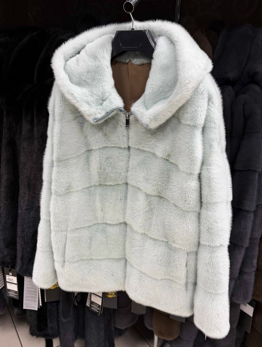 шубка из меха европейской норки с капюшоном,шуба норковая с капюшоном,шубка из меха европейской норки с капюшоном цвет пудра,шубка из меха европейской норки с капюшоном цвет "колотый лед",норковая шуб