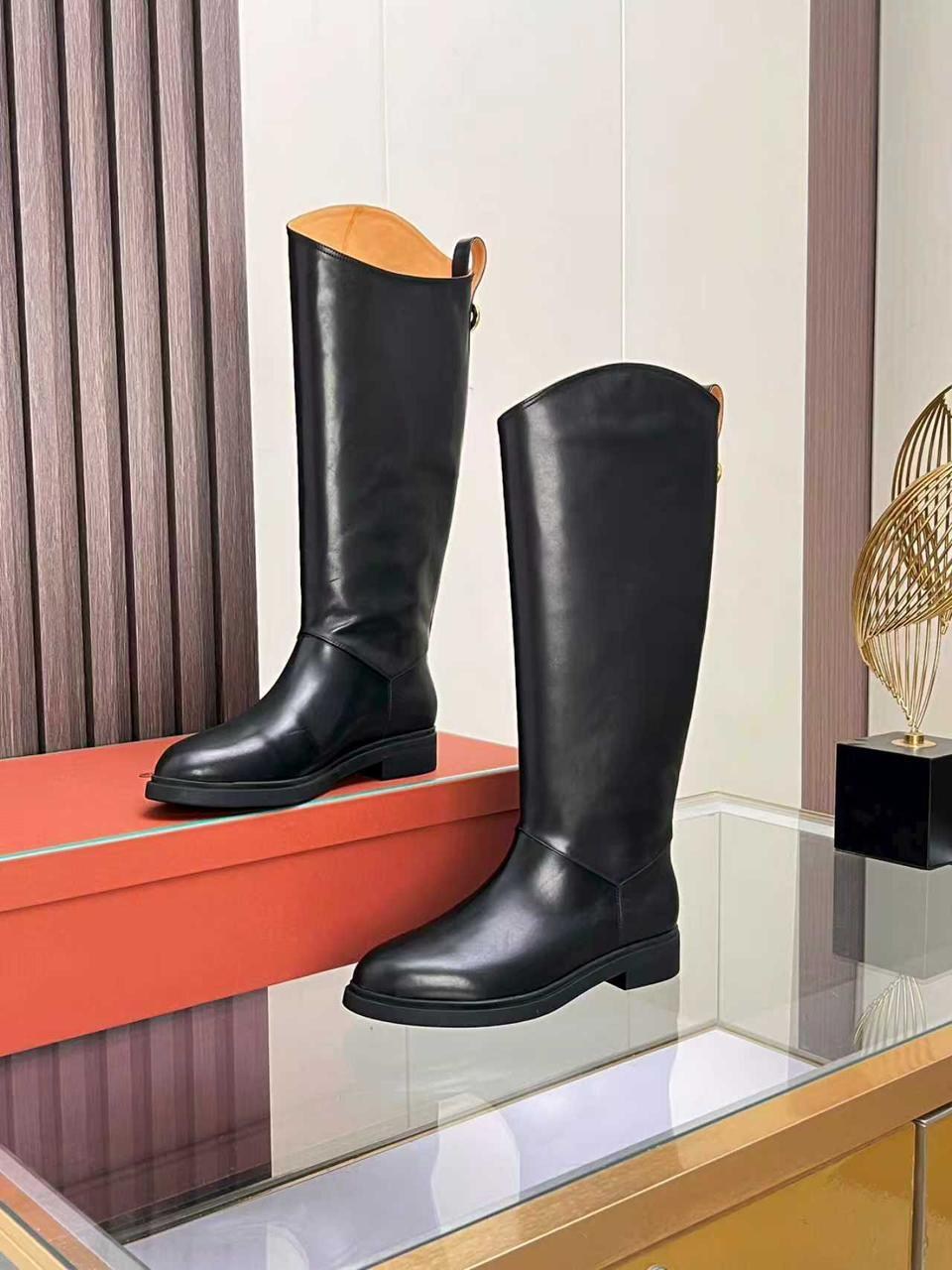 сапоги hermes,сапоги женские hermes,hermes женские замшевые сапоги premium black,замшевые сапоги hermes в жокейском стиле,женские сапоги