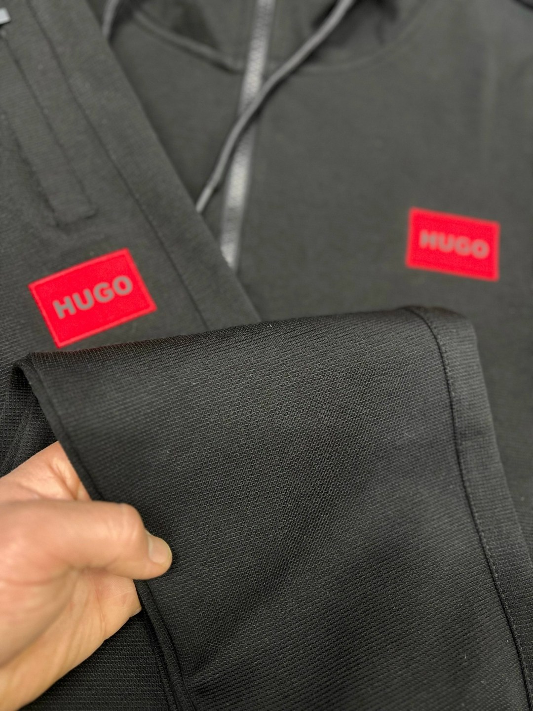 спортивный костюм hugo boss,hugo костюм спортивный,мужской спортивный костюм тройка hugo boss,мужской спортивный костюм,костюм спортивный