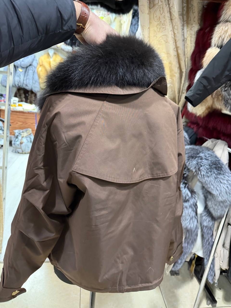 парка натуральным мехом,парка женская с натуральным мехом,парки с мехом песца,парка с чернобуркой,парки с чернобуркой
