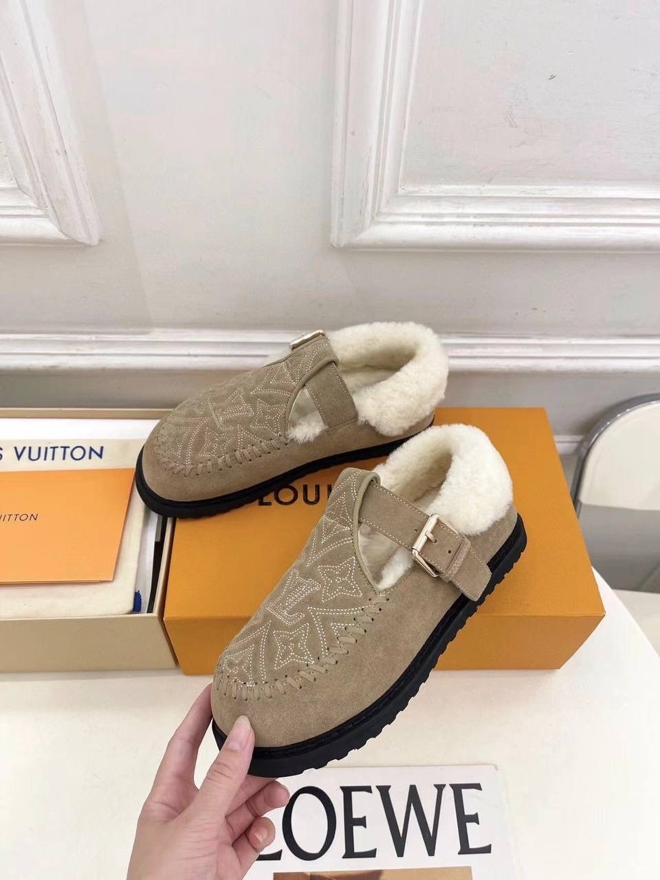 ,женские замшевые ботинки louis vuitton colorado comfort на меху бежевые,ботинки louis vuitton,женские сандали louis vuitton,женская