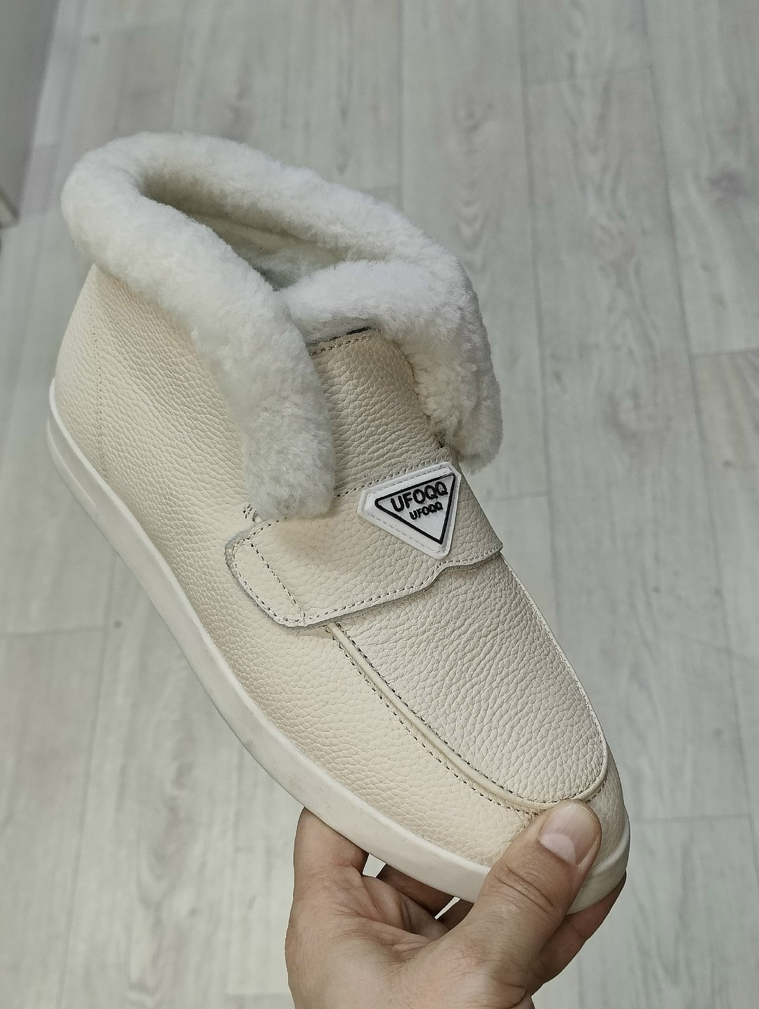 женские замшевые ботинки prada 2025 с мехом бежевые,prada ботинки женские,лоферы prada,лоферы туфли женские натуральные рыжие замша мех зимние брендовые в стиле prada,