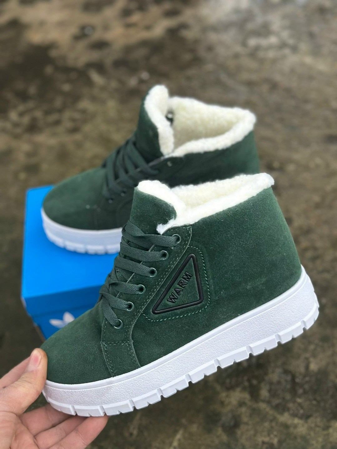 зимние замшевые женские кеды prada бежевые с мехом,кроссовки зимние с мехом натуральная замша,,зимние ботинки из натуральной замши и меха на платформе obba 250464737,ботинки с мехом