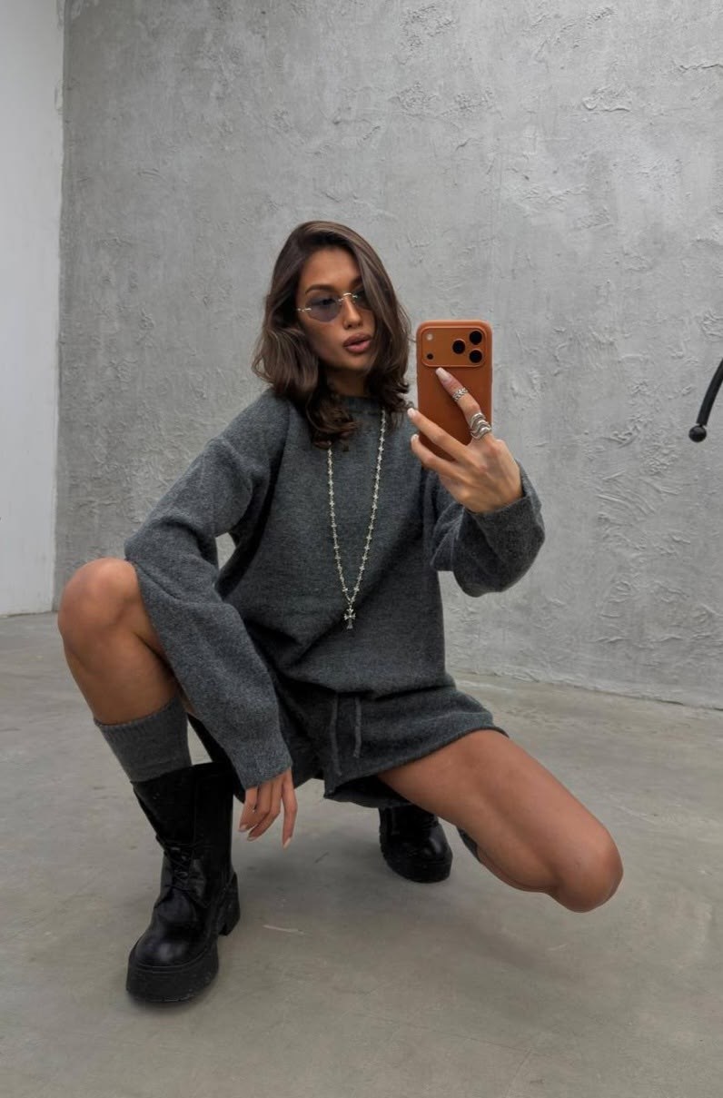 костюм трикотажный с юбкой lalucci цвет серый графит,костюм трикотажный джемпер с юбкой emberens,свитер оверсайз вязаный,свитер оверсайз с горлом удлиненный,костюм с юбкой трикотажный akman цвет графи