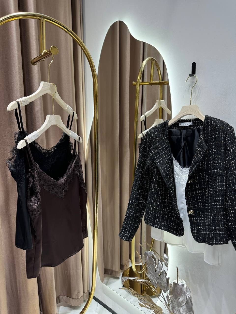 топ с кружевом в бельевом стиле,бельевой стиль кружево,шелковый топ в бельевом стиле,шелковый топ с кружевом,топ в бельевом стиле