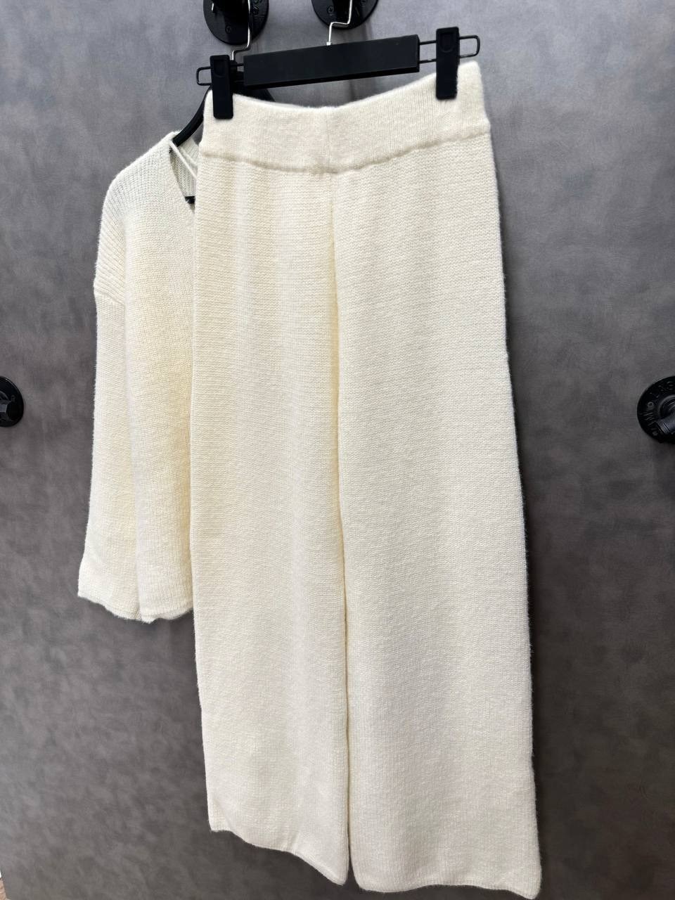 трикотажный костюм,трикотажный костюм женский,женский свитер с v-образным вырезом,костюм классический,вязаные свитера