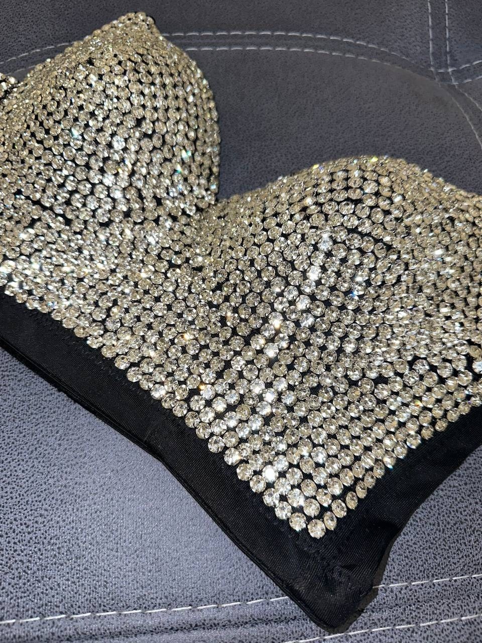 женский укороченный топ с кристаллами металлический блестящий топ без бретелек,женский блестящий топ с кристаллами,блестящий топик,топ из пайеток,топ кольчуга со стразами