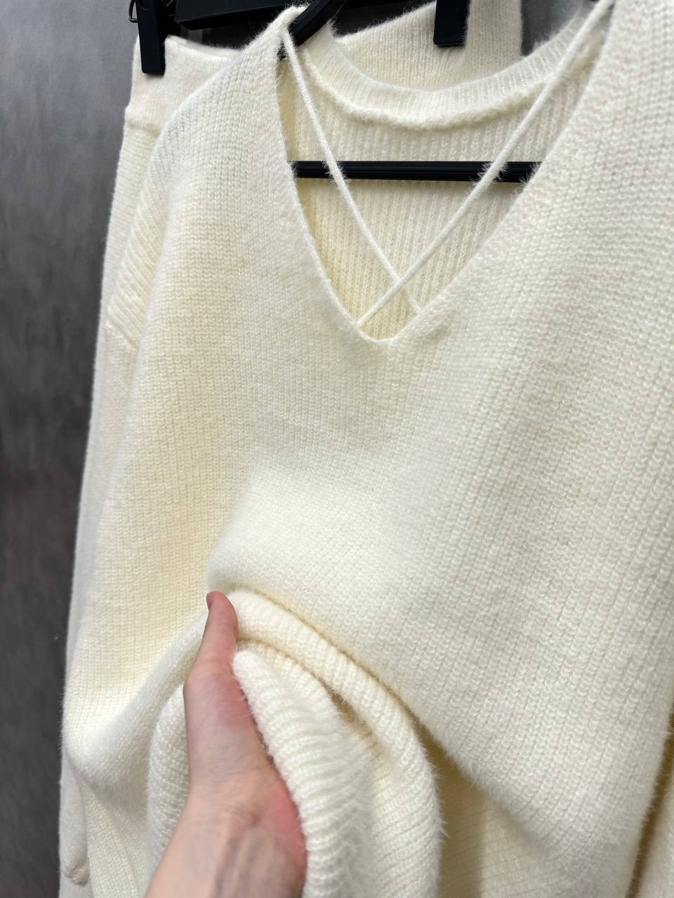 трикотажный костюм,трикотажный костюм женский,женский свитер с v-образным вырезом,костюм классический,вязаные свитера