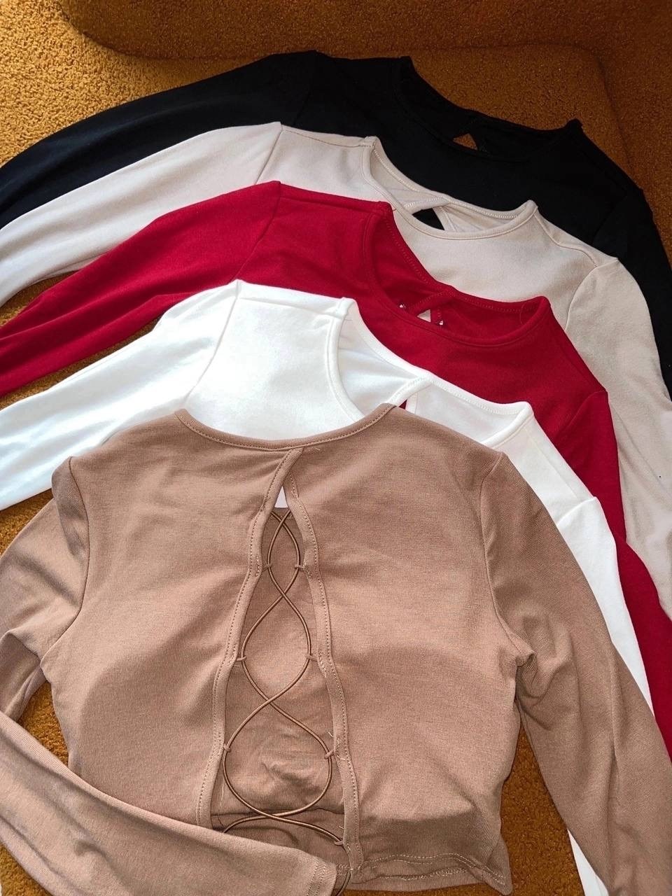 девушка,кроп кофта,кроп топ с длинным рукавом,лонгслив,бишкекская девушка