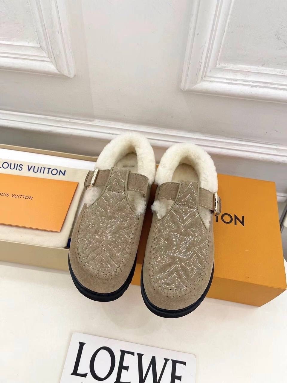 ,женские замшевые ботинки louis vuitton colorado comfort на меху бежевые,ботинки louis vuitton,женские сандали louis vuitton,женская