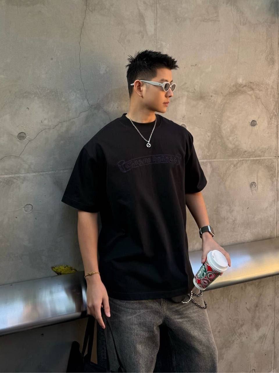 черная оверсайз футболка,оверсайз футболка,стильные мужские футболки,модные мужские футболки,белая оверсайз футболка