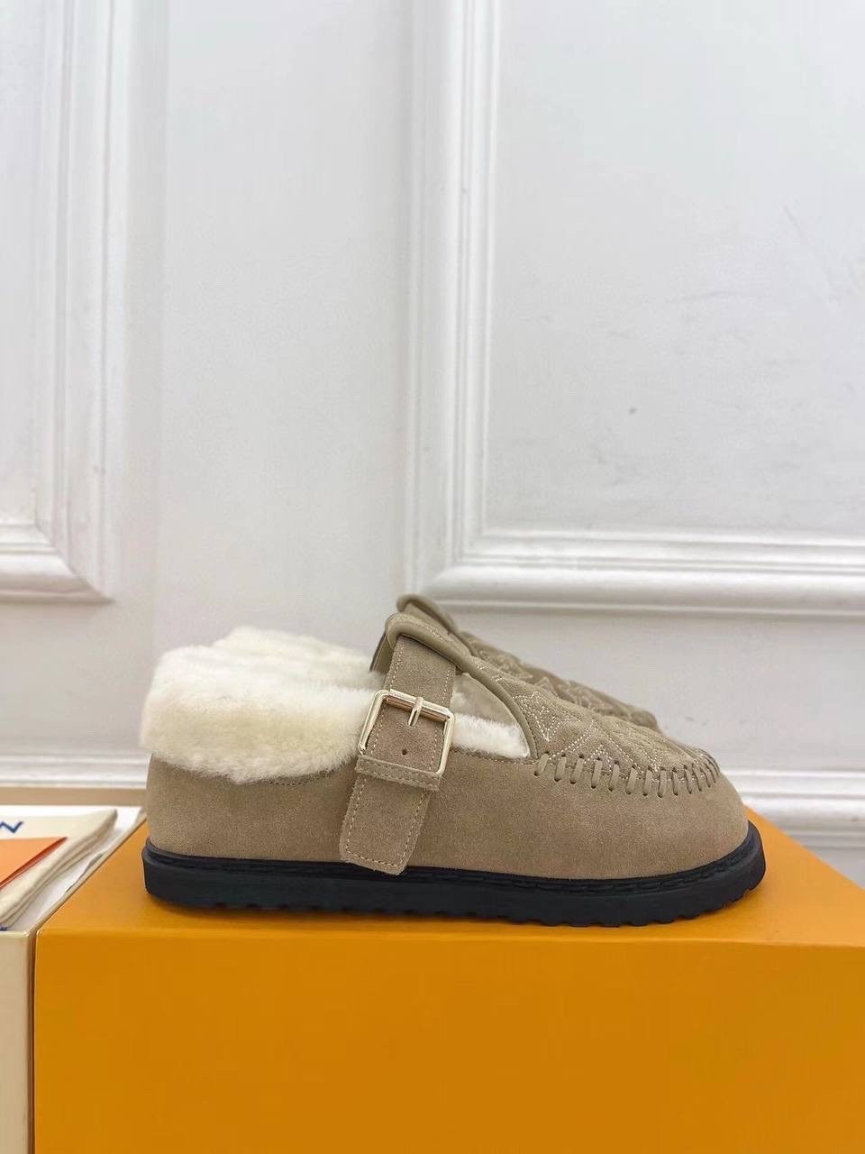 ,женские замшевые ботинки louis vuitton colorado comfort на меху бежевые,ботинки louis vuitton,женские сандали louis vuitton,женская