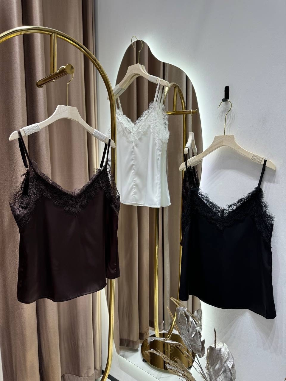 топ с кружевом в бельевом стиле,бельевой стиль кружево,шелковый топ в бельевом стиле,шелковый топ с кружевом,топ в бельевом стиле